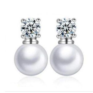 Sterling Silver White Pearl Stud earrings